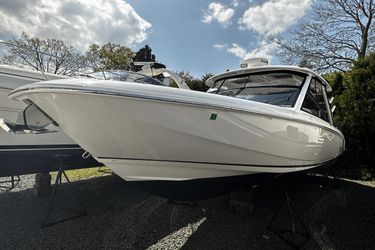 32' Boston Whaler 2022 Yacht For Sale